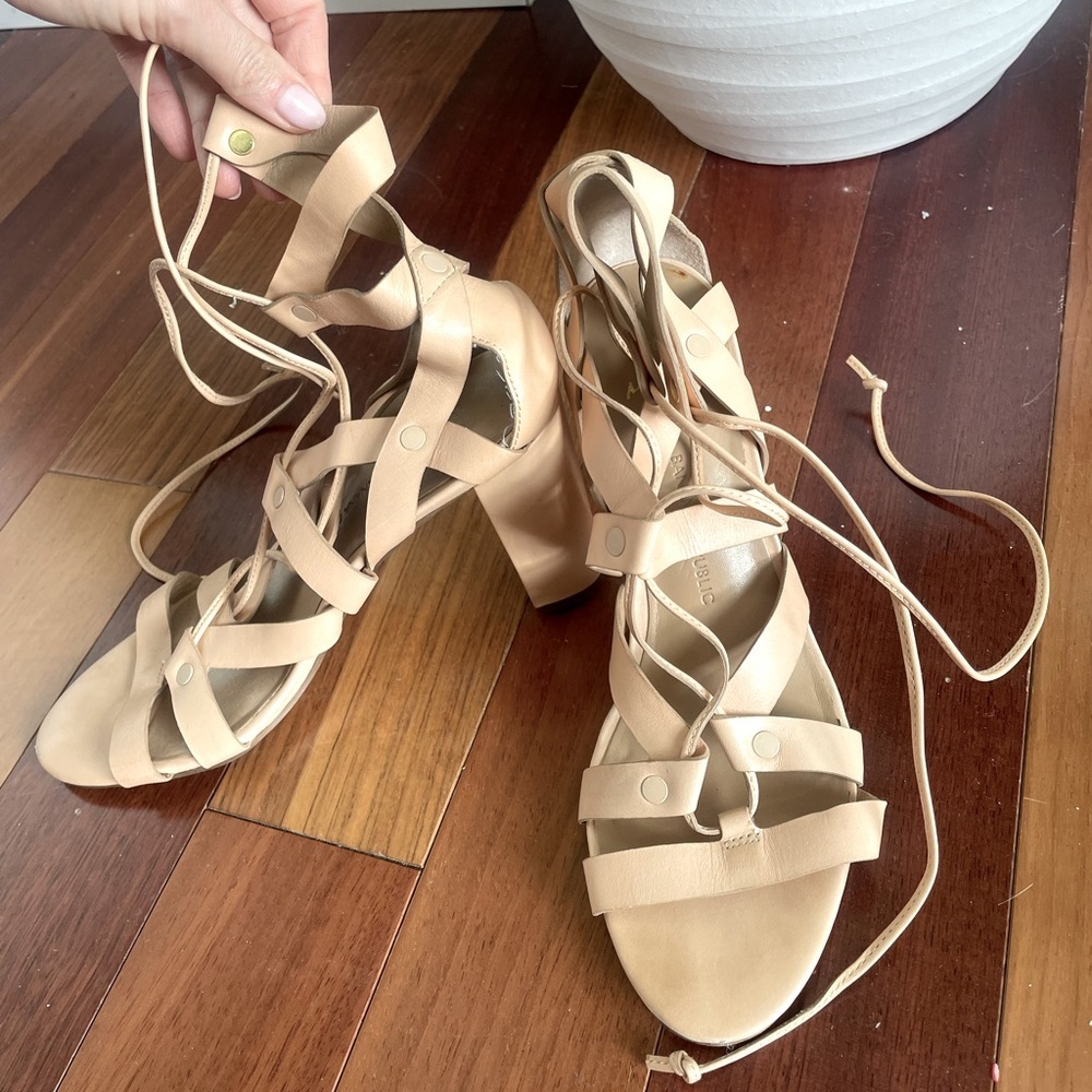 Banana Republic Strappy Beige 4.5 inch Heels Size 9